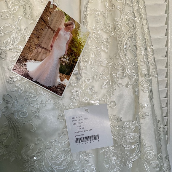 Essence of Australia street size 4 D2174 NWT Ivory wedding dress - Picture 5 of 16